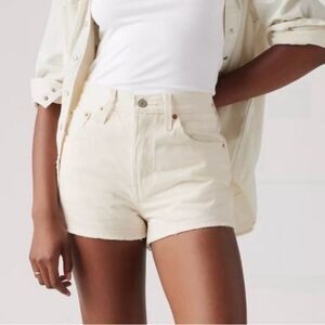 Levi Strauss Jean Shorts Cream Denim Stretch Cotton Blend 4” Rolled Hem Size 31